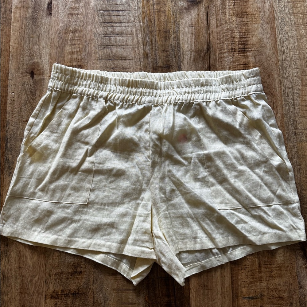 3 Three dots 100 % cotton Women's yellow Shorts large NEW NWT Pockets